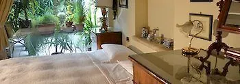 Language And Art Bed & Breakfast