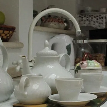 Language And Art Bed & Breakfast 2*