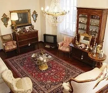 Bed & Breakfast Language And Art 2*