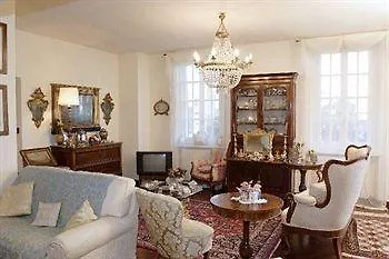 Bed & Breakfast Language And Art