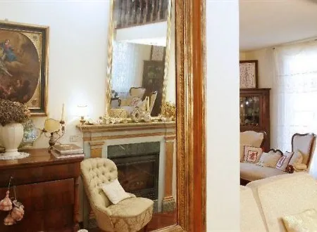 Bed & Breakfast Language And Art 2*